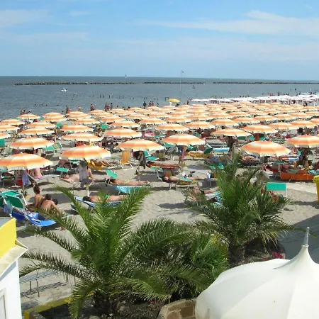 Villa- Pino 4 Villa Lido delle Nazioni