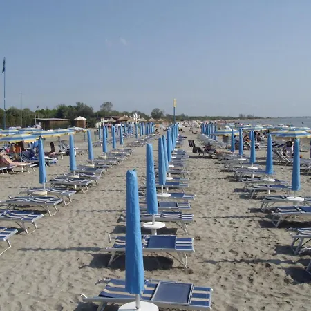 Villa- Pino 4 Villa Lido delle Nazioni